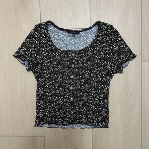 Love Tree Floral Button Down Crop Top - Size M (Juniors)